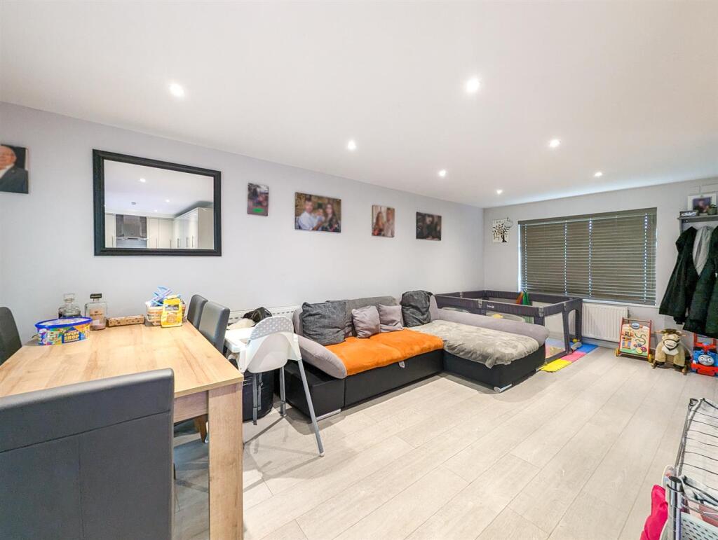 PXL_20241031_101206882.RAW-01.COVER.jpg