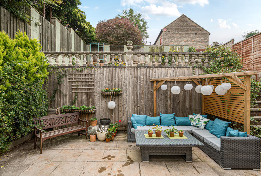 1362360-5-68de3bf...