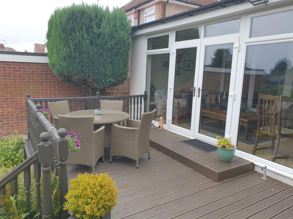 ADDITIONAL OUTSIDE PHOTOS