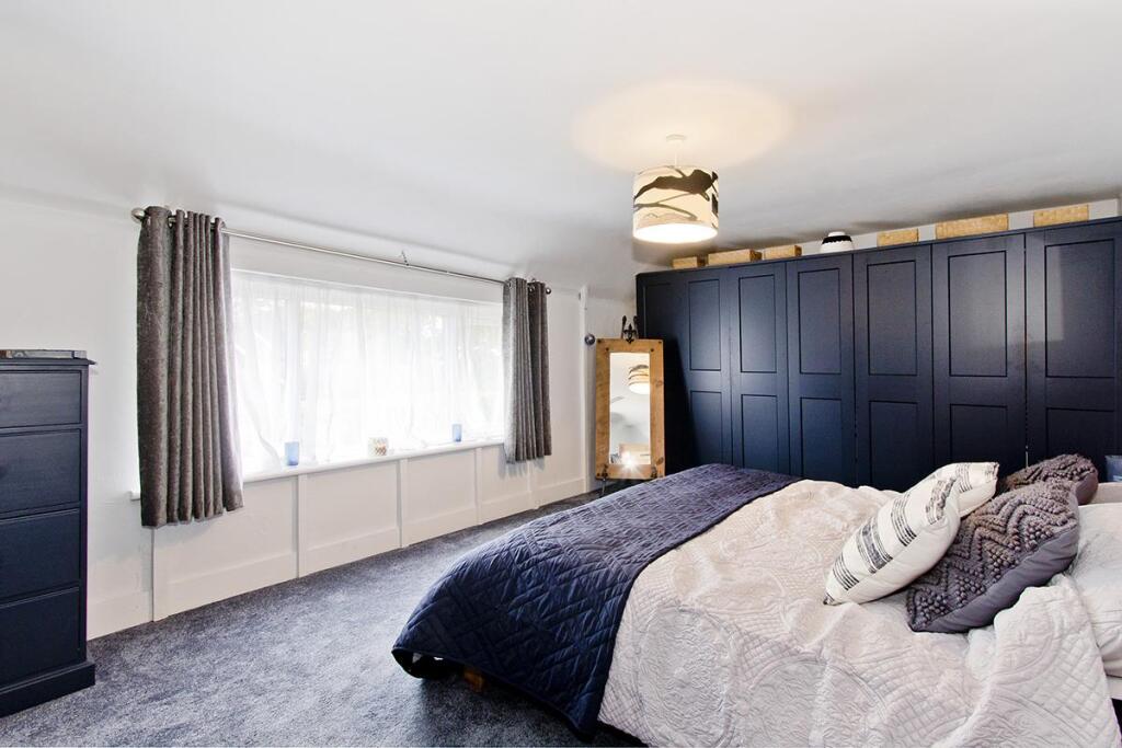 bed1.jpg