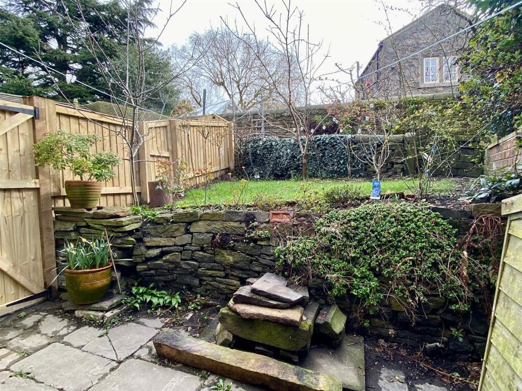 bracken hill 6 garden 2.jpg