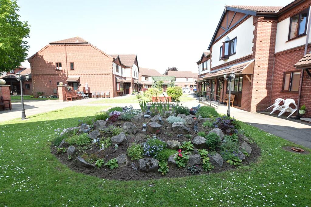 COMMUNAL GARDENS