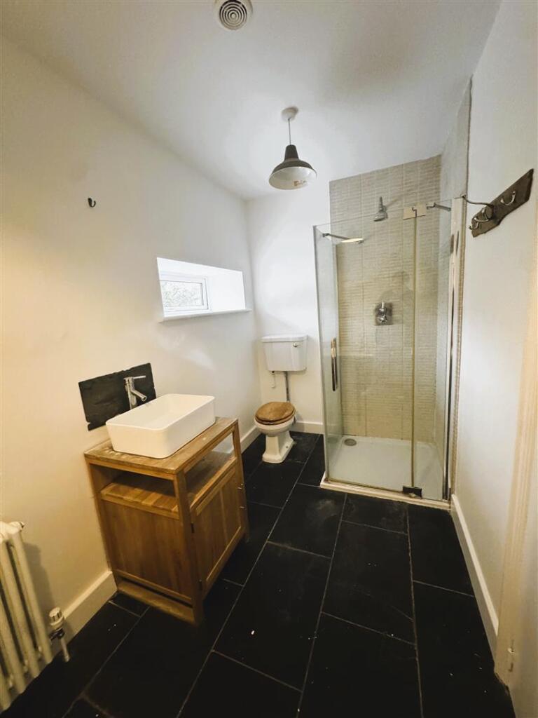 Ensuite1.jpg