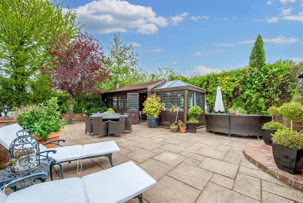 Patio area..jpg