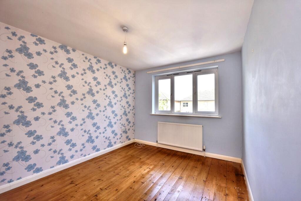 5 Dobsons Close, Rayleigh, Essex, SS6 7NZ