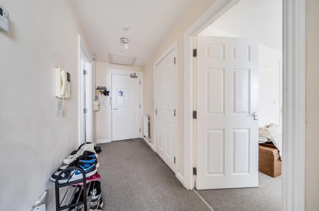 1358318-7-68d3c8e...