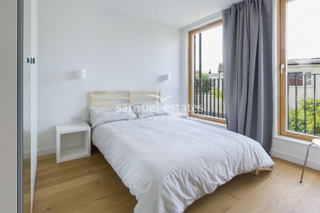 Bedroom (Main)