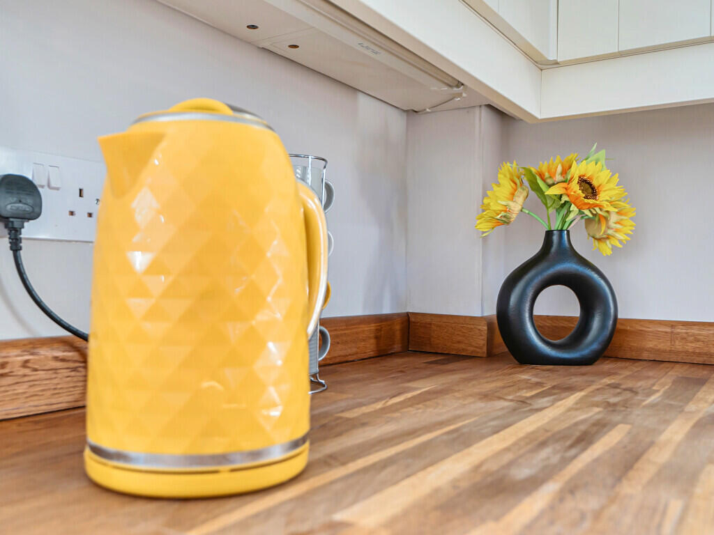 1393049-1-6945410...