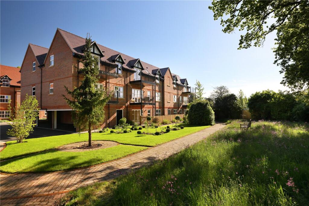 Pinewood Place