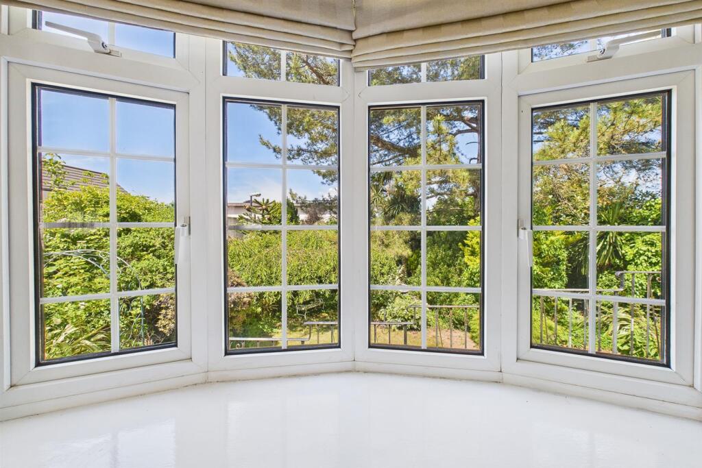 10 Sanctuary Gardens, Sneyd Park, Bristol BS9 1QR 