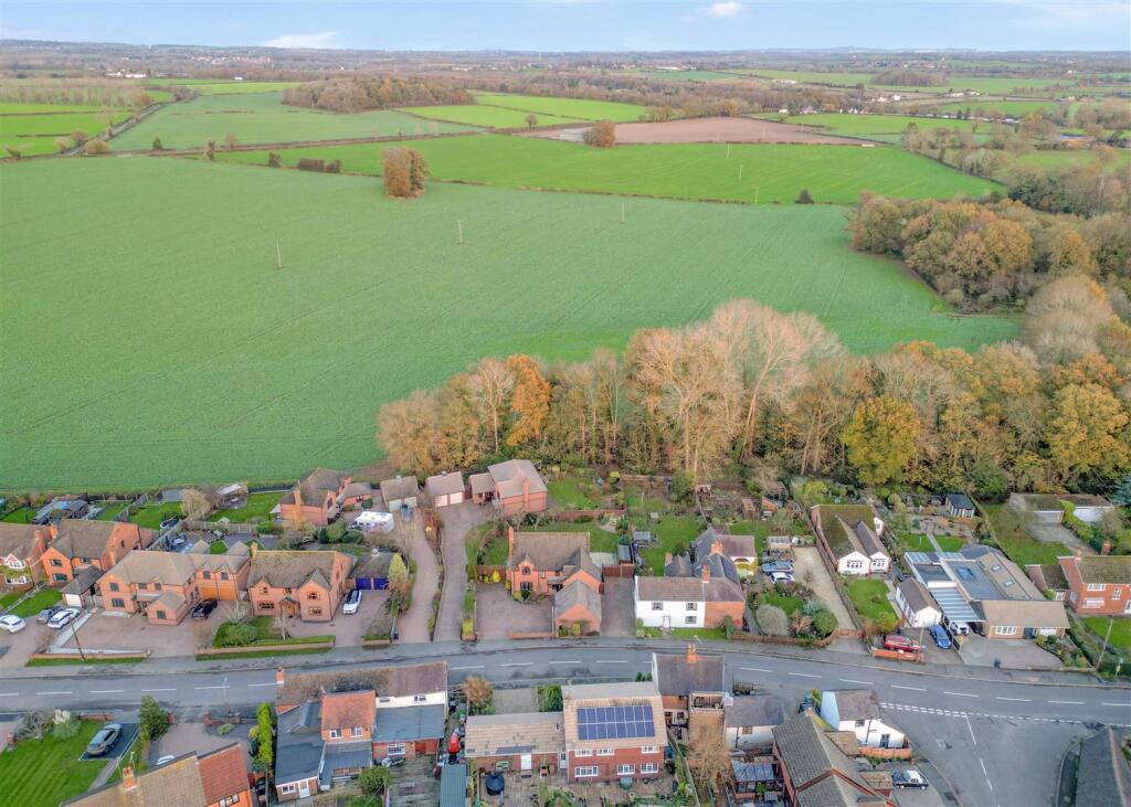 72 Main Street, Netherseal