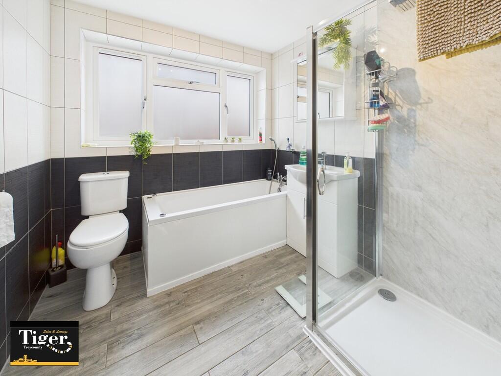 CAM02176G0-PR0552...