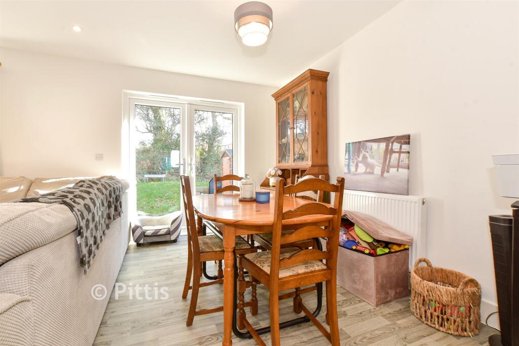 Lounge/Dining Area