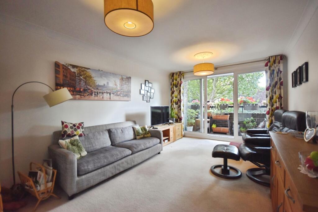 pbox-living_room-344345.JPG