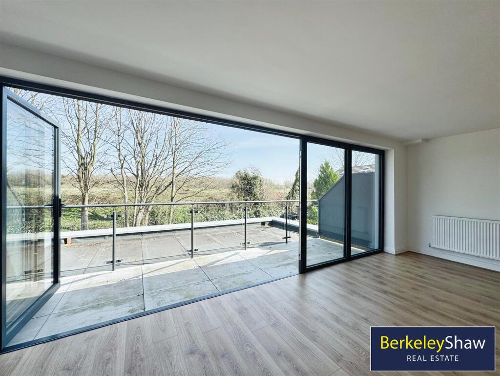 Bi-folding doors to balcony