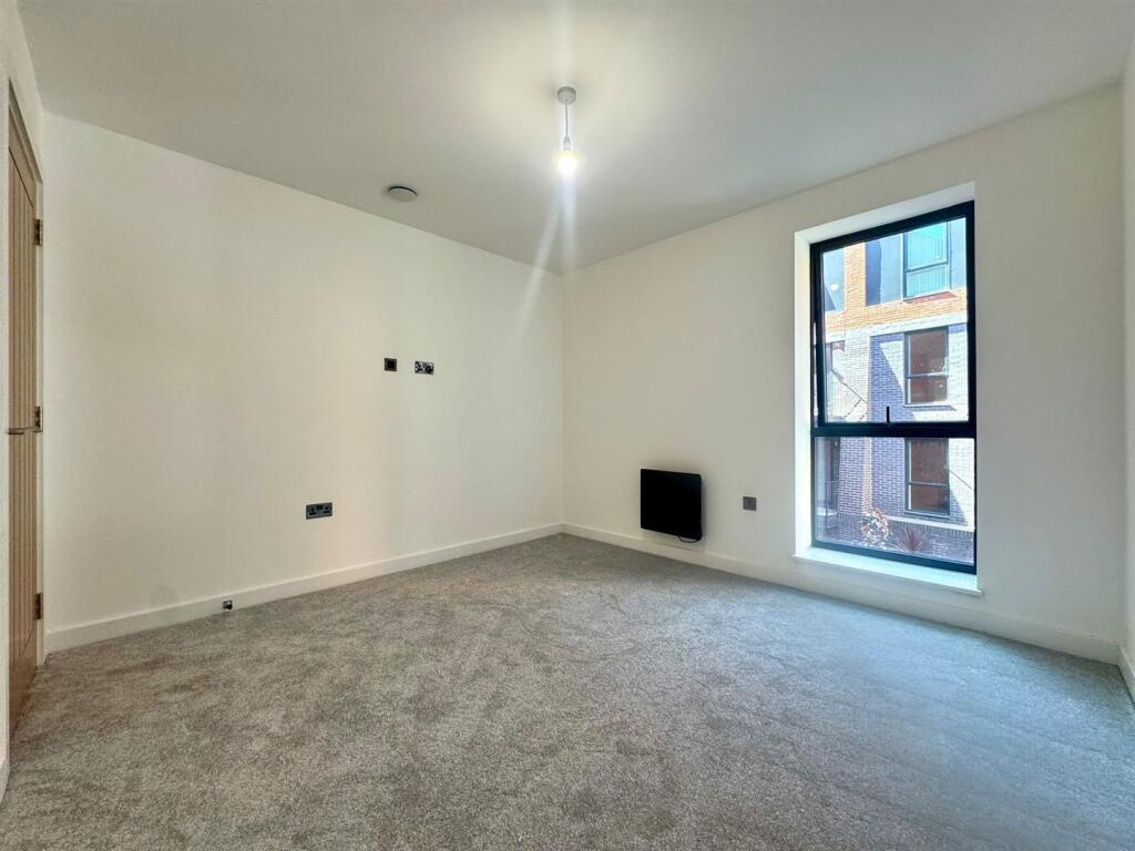 Second bedroom pic 1.jpeg