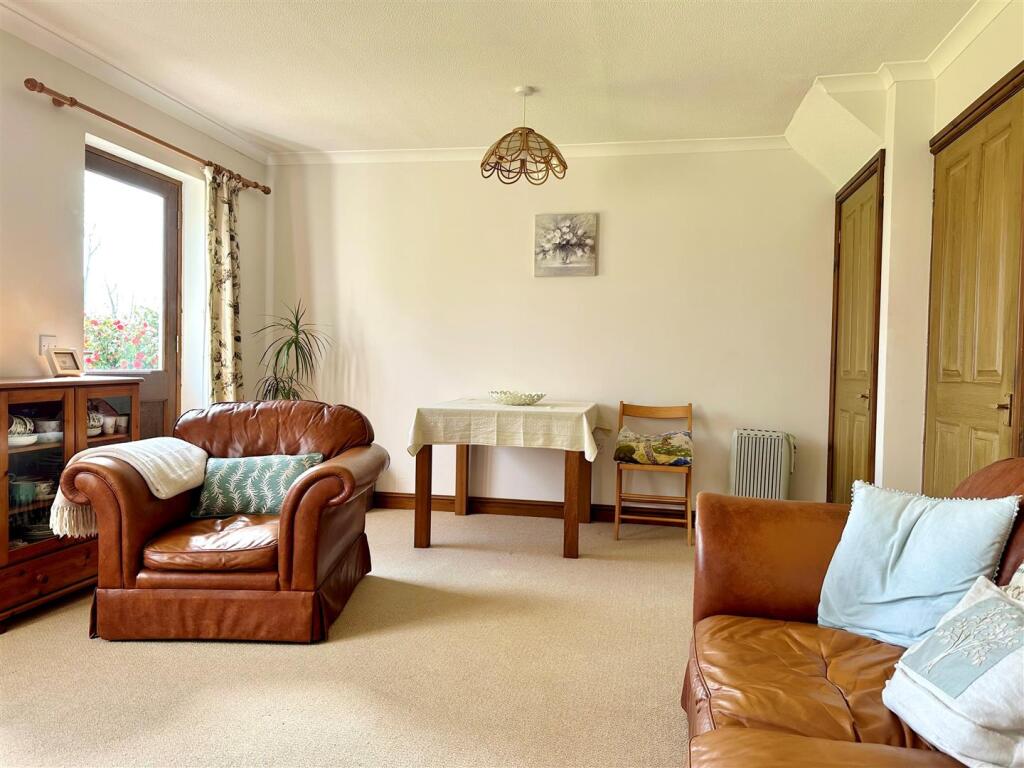 Living Room 3.jpg