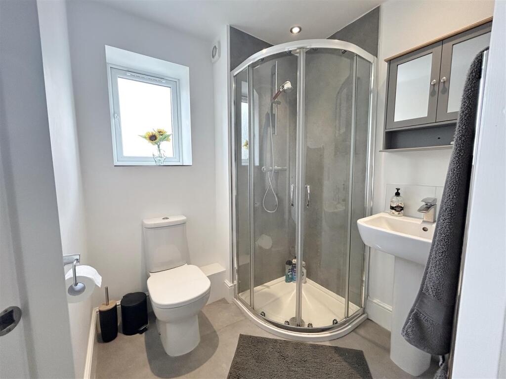 Master Bedroom En-Suite