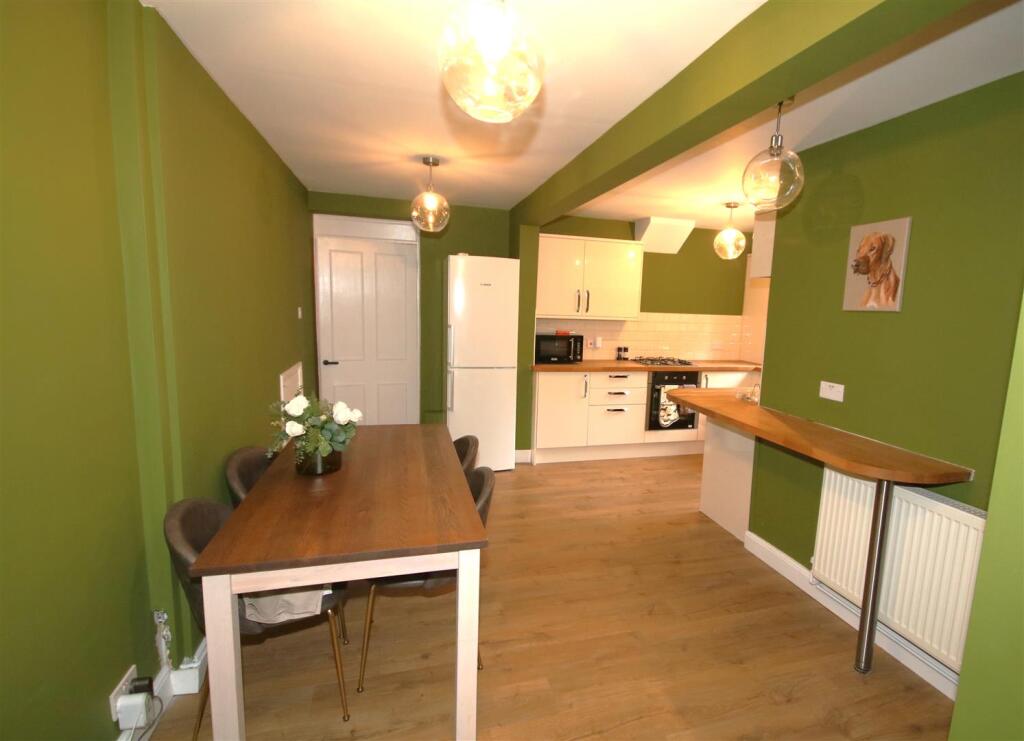Dining Area b.JPG
