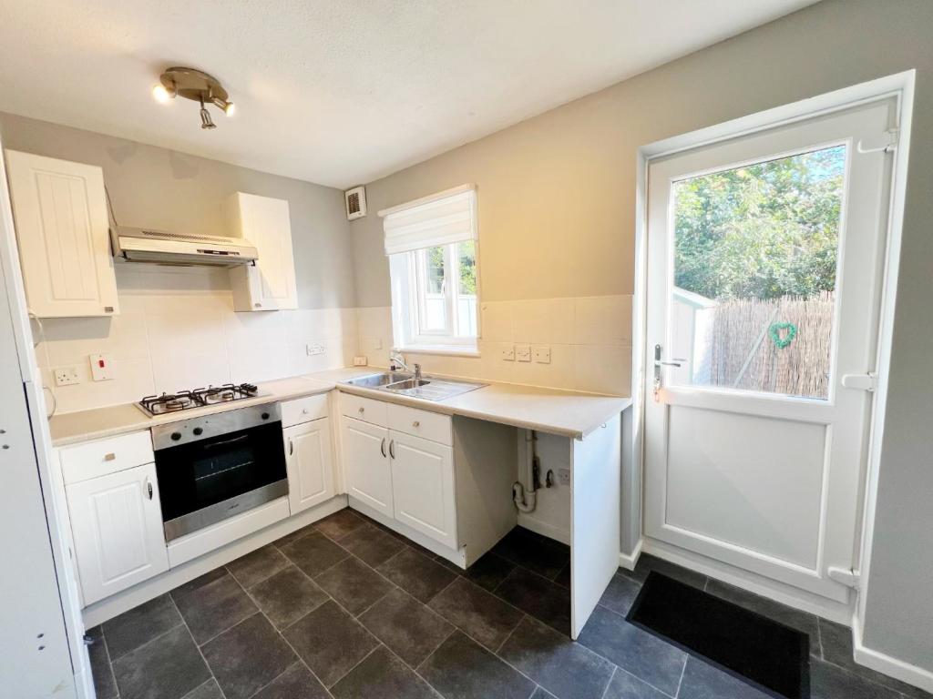 Kitchen pic 1.jpg