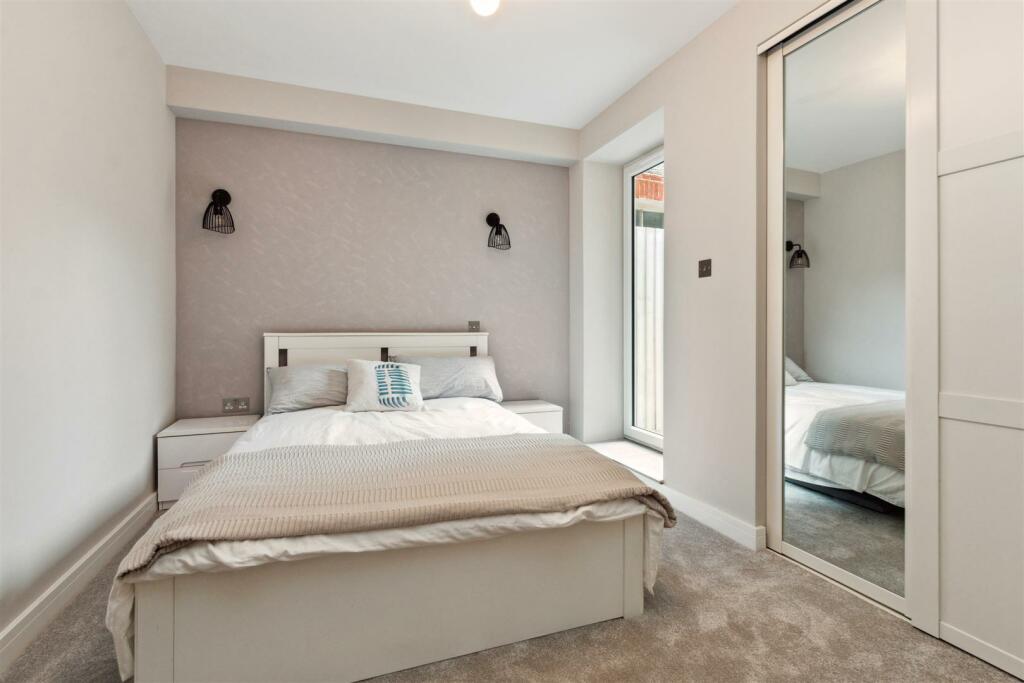 Flat 1 20 Coverton Road Bedroom 2.jpg
