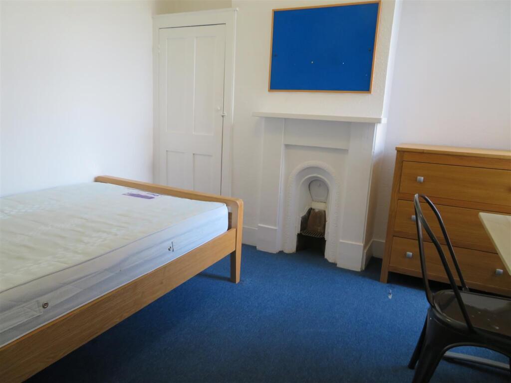 14 Wheatstone Bed3.JPG