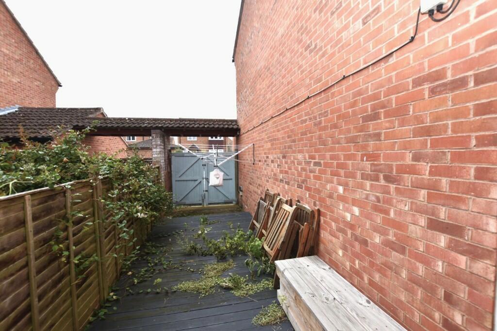 Side decked area