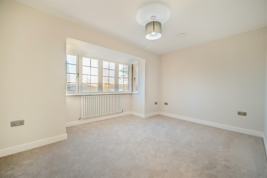 8581130-interior10.jpg