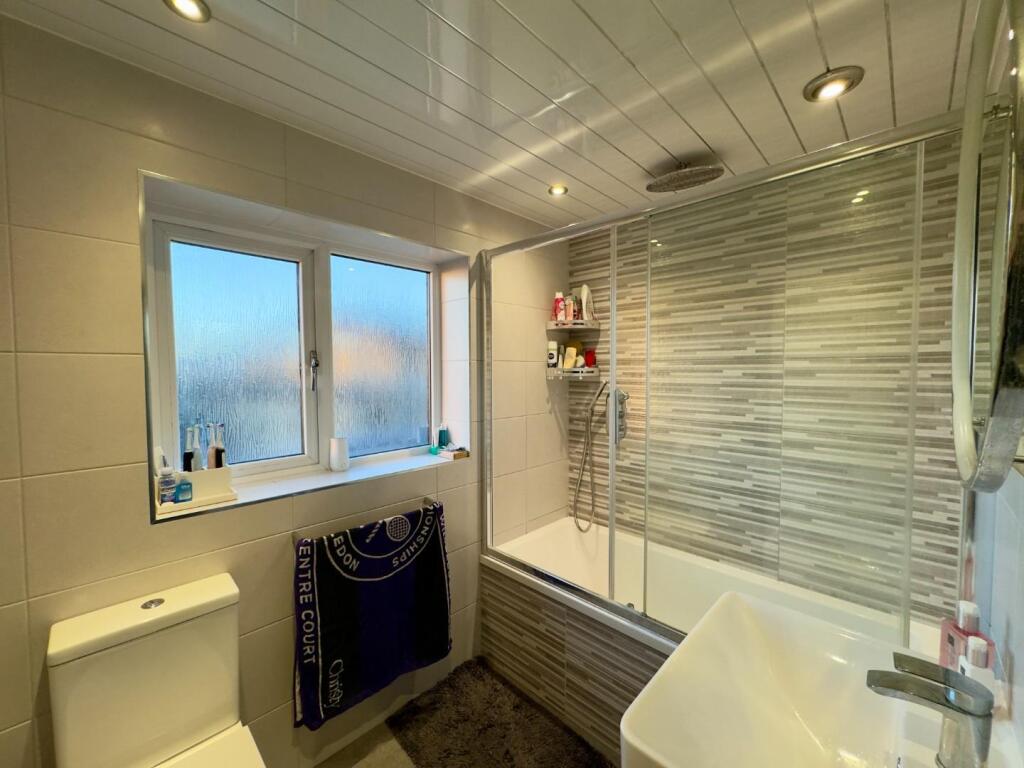 Family Bathroom Photo, Clockhouse Grove, Burnley, 