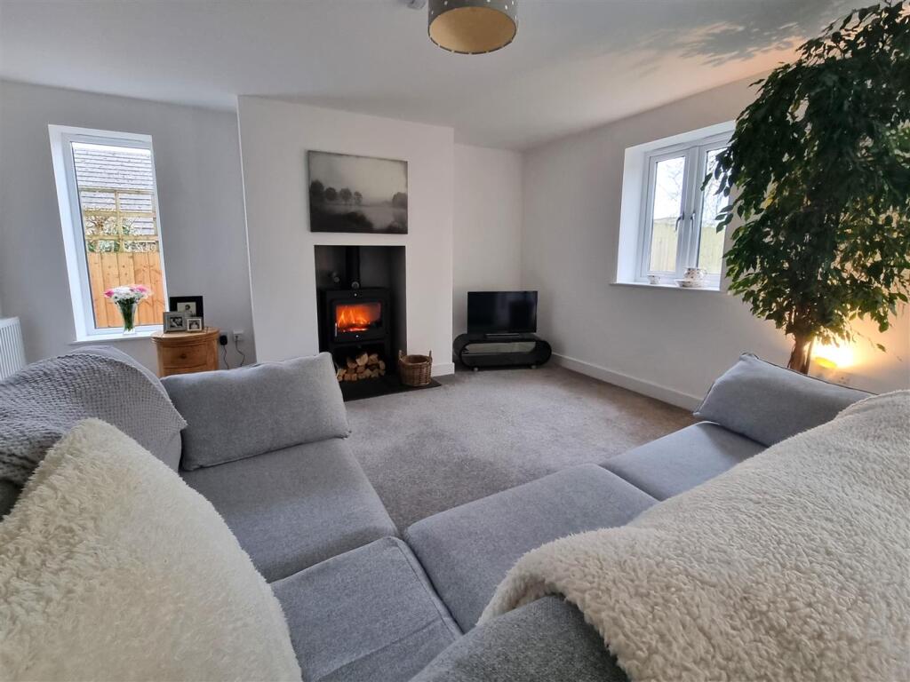 Living room 2.jpg