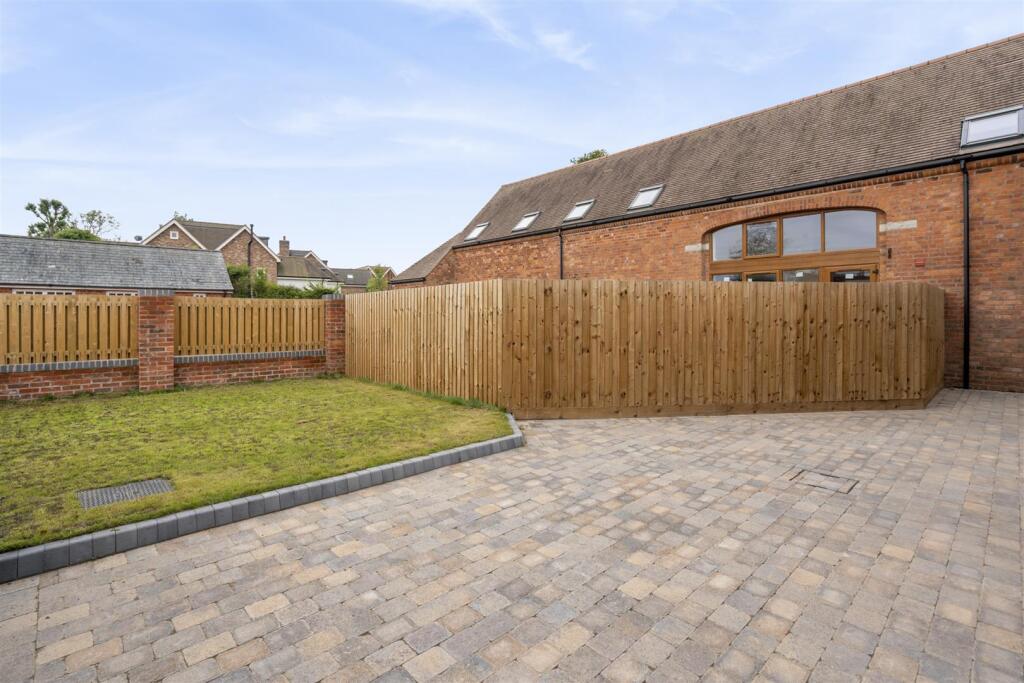 Barn 2, Fallon Court_24.jpg