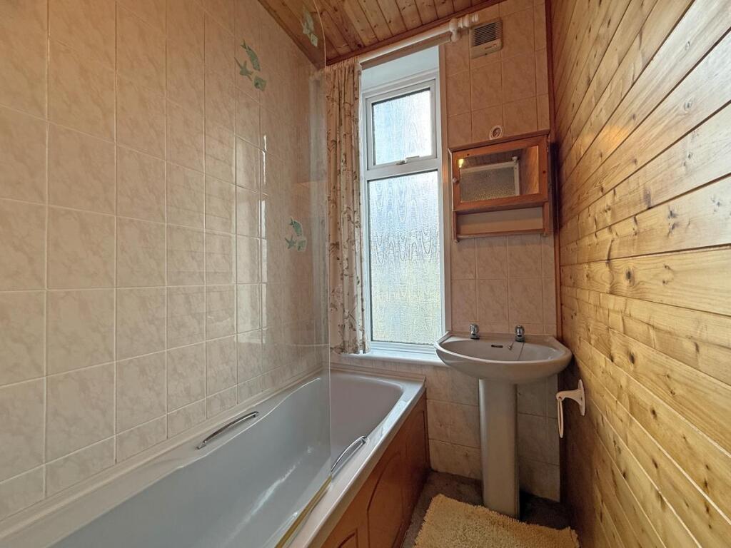 Pennycross Park Road 9 - Bathroom.jpg