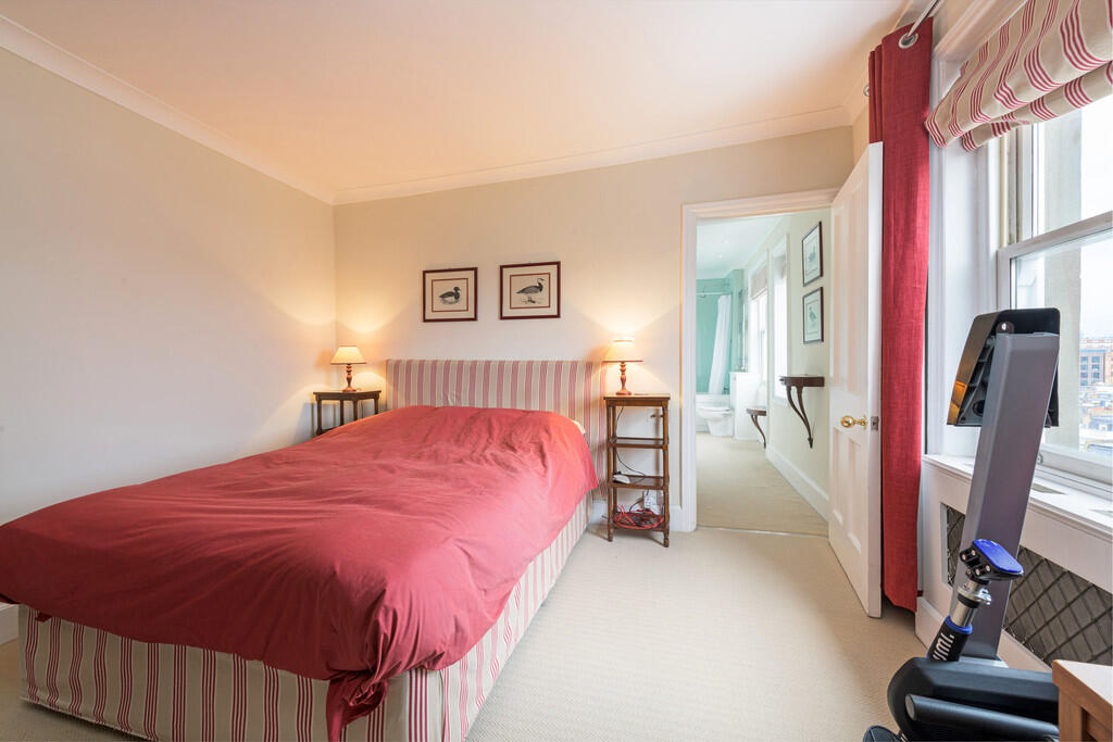 Tff 24 Lennox Gdn...