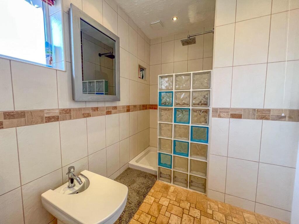 Gloucester Cl. Image-11.jpg