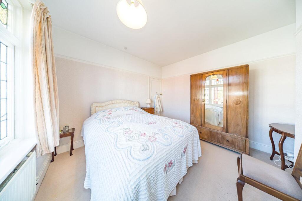 16 Old Lane bedroom 2.jpg