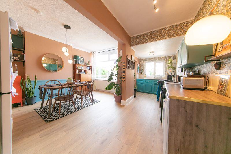 Open plan kitchen &amp; dining room