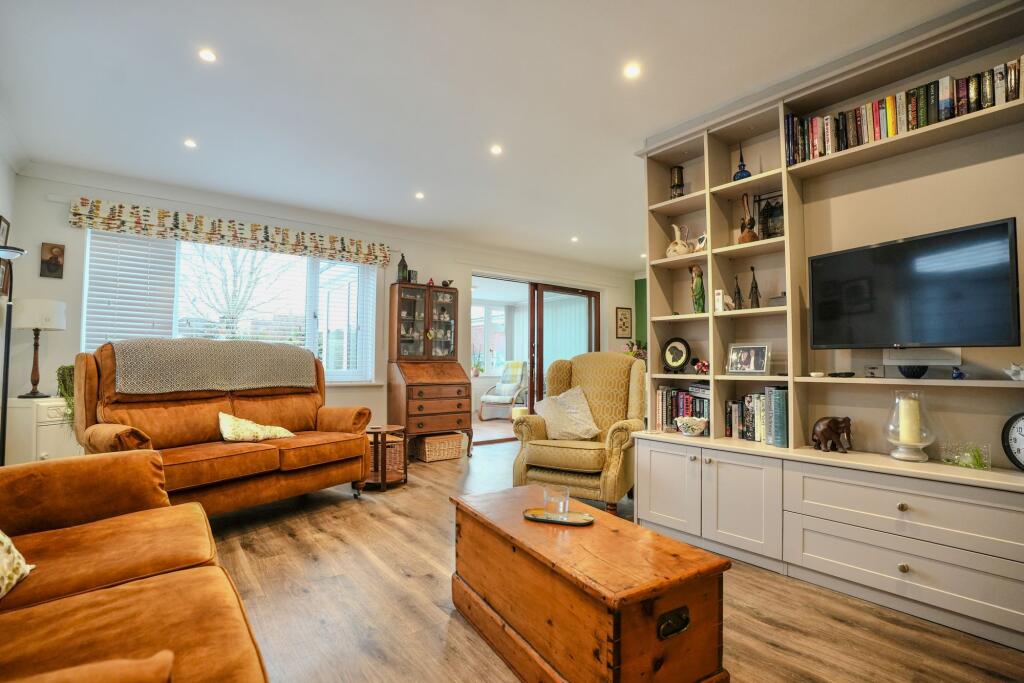 Lounge/Dining Room
