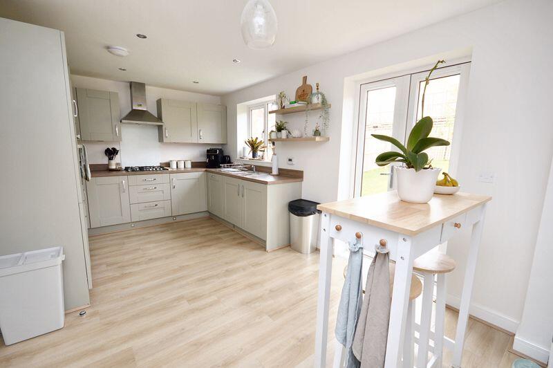 Breakfasting kitchen
