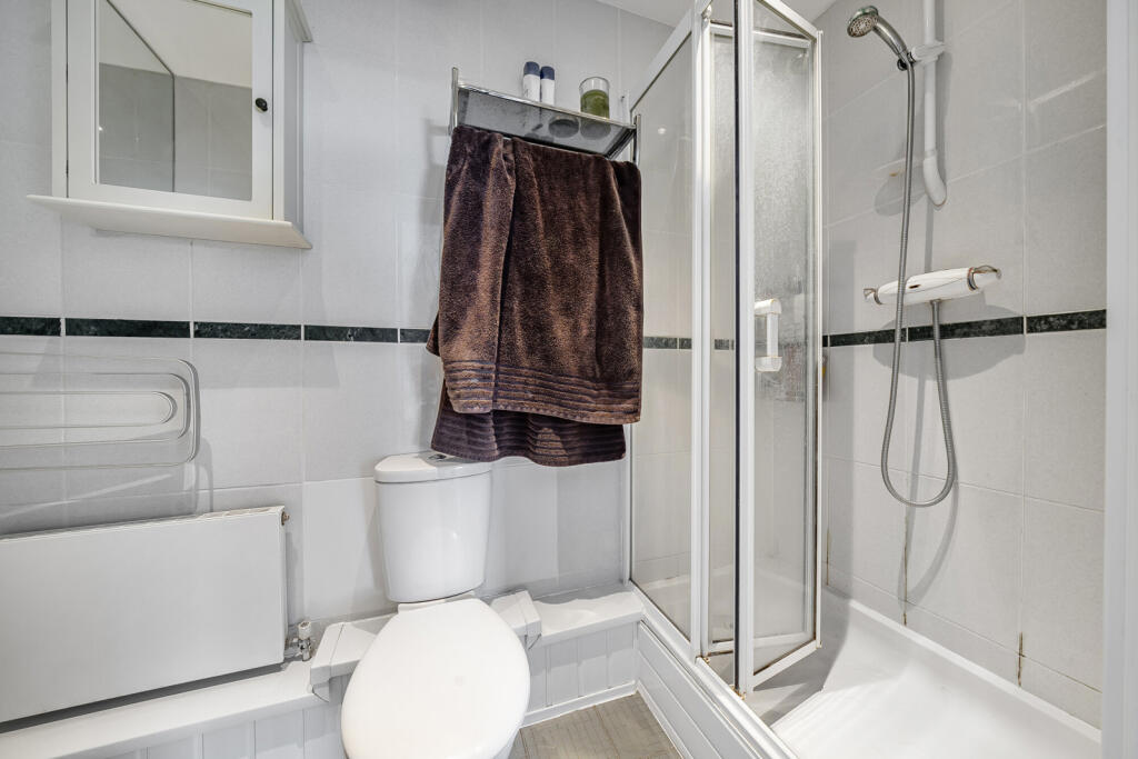 1304575-5-6846e92...