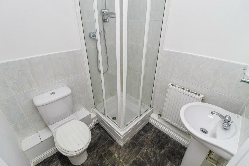 EN SUITE SHOWER ROOM/W.C.