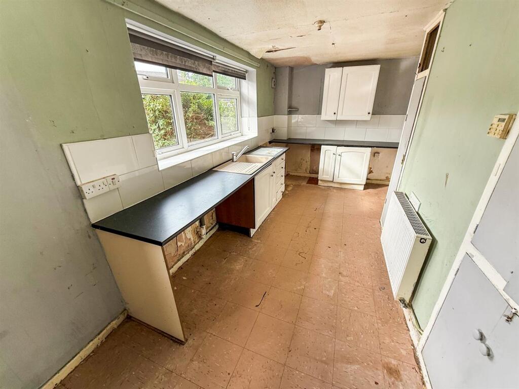 Kitchen/ Dining Room