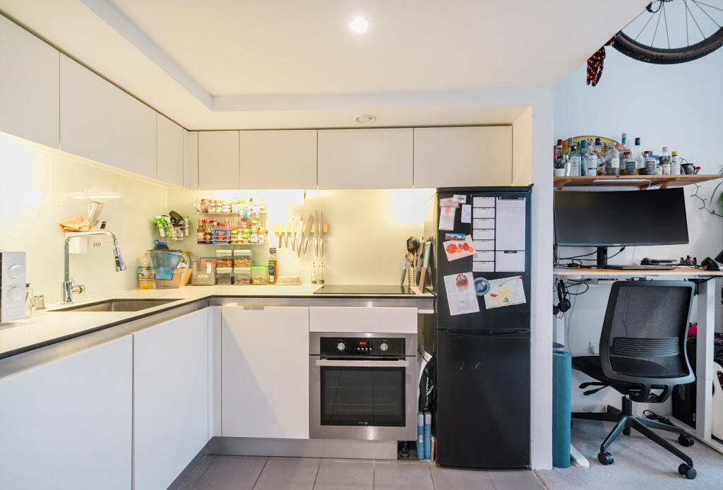 1380285-7-6914afc...