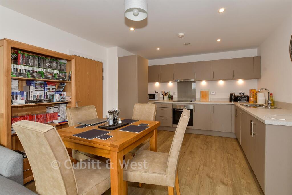 Lounge/Kitchen