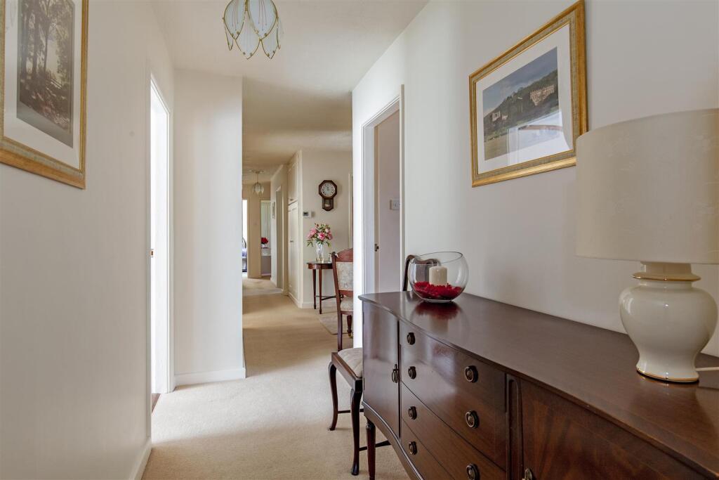 Hallway-1.jpg