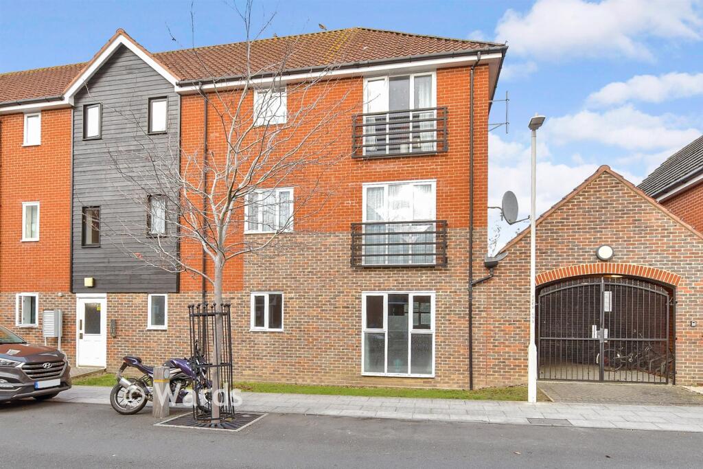 Edward Vinson Drive, Faversham, Kent