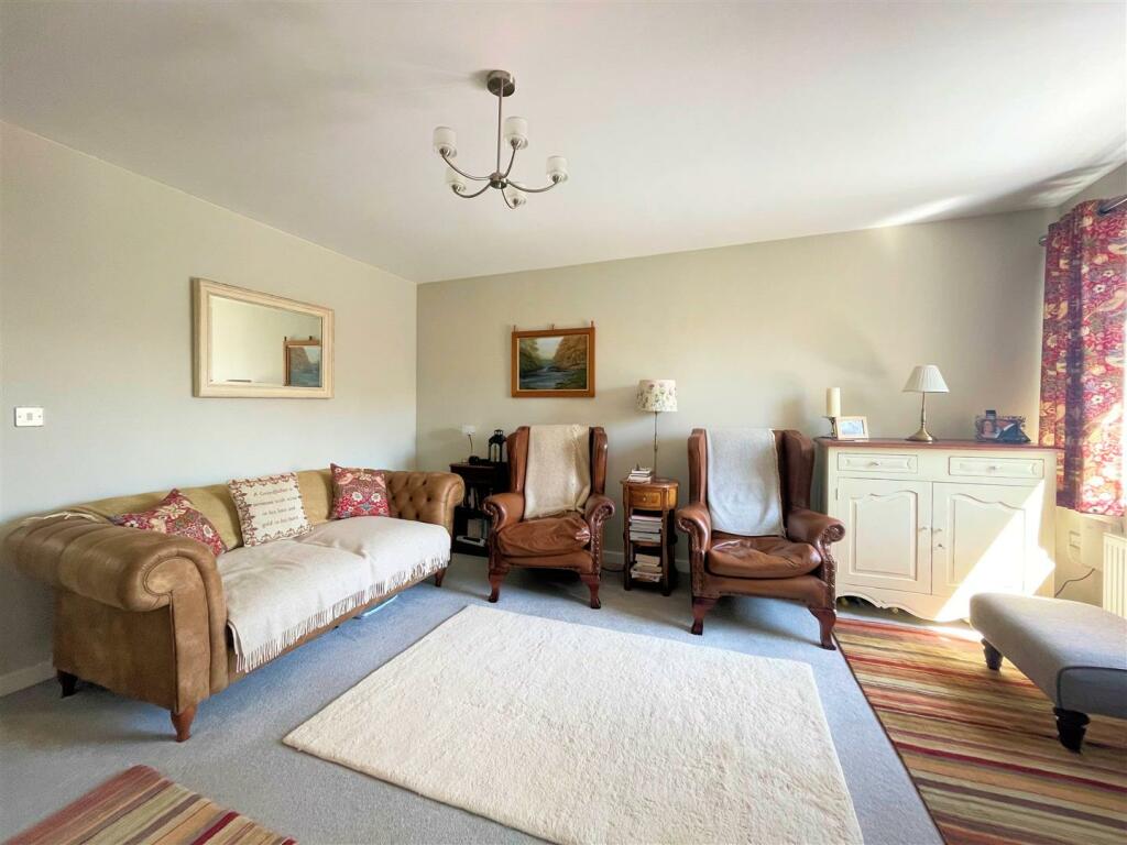 Living room 2.jpg
