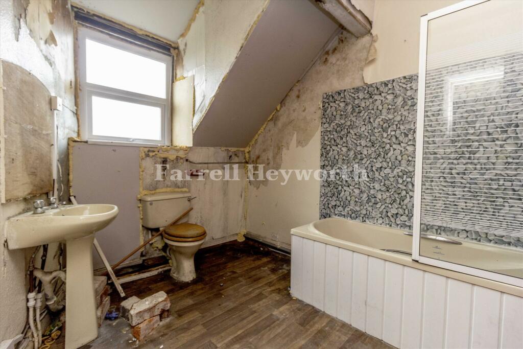Bathroom T202411081041.jpg