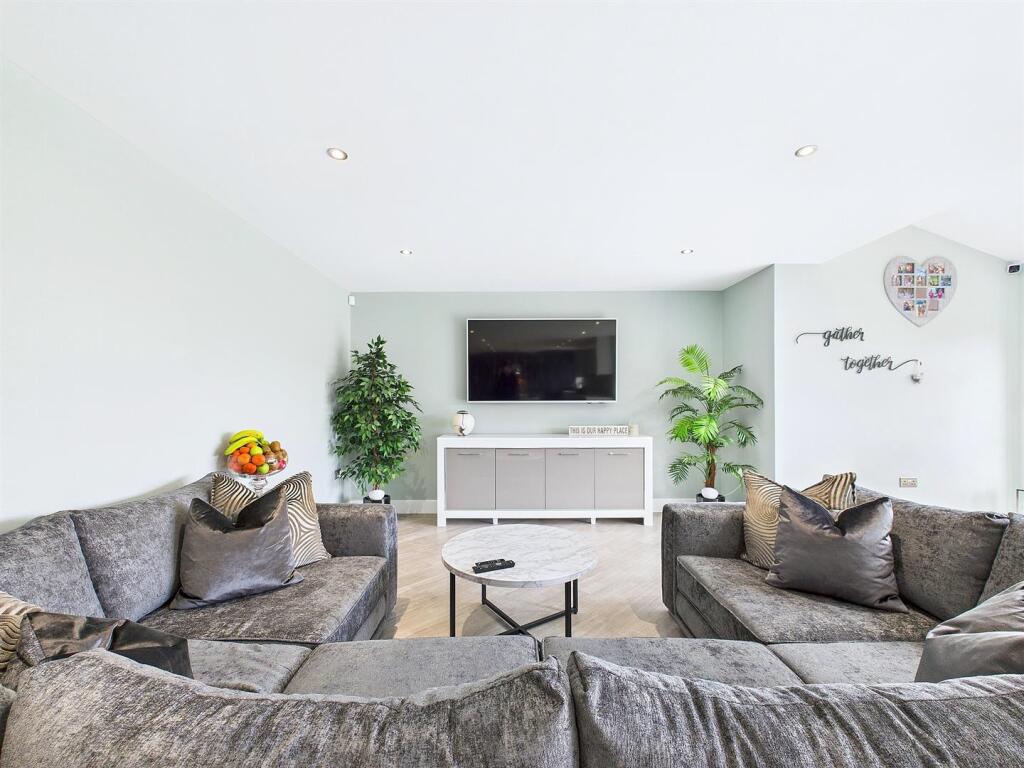 Open Plan Kitchen/Living/Dining Area