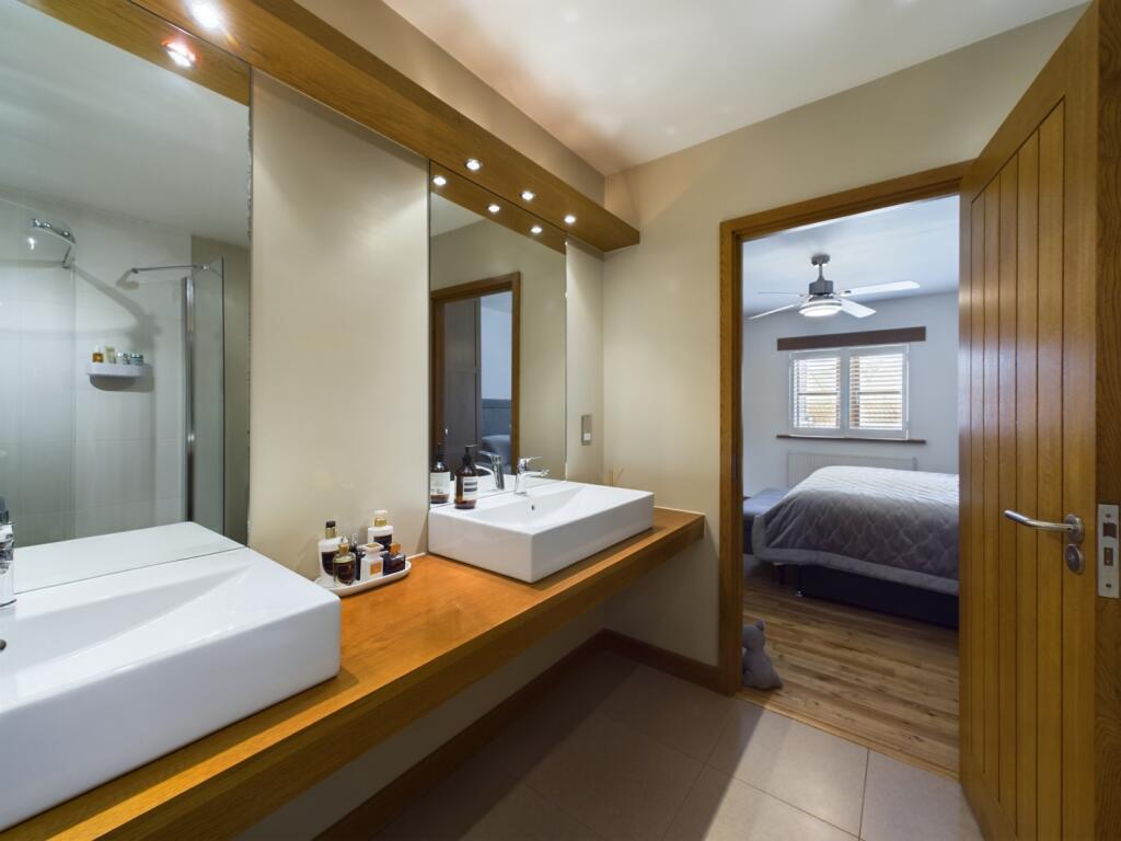 CAM01966G0-PR0216-STILL006