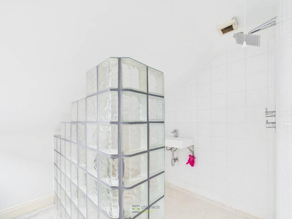 Main Bedroom Ensuite